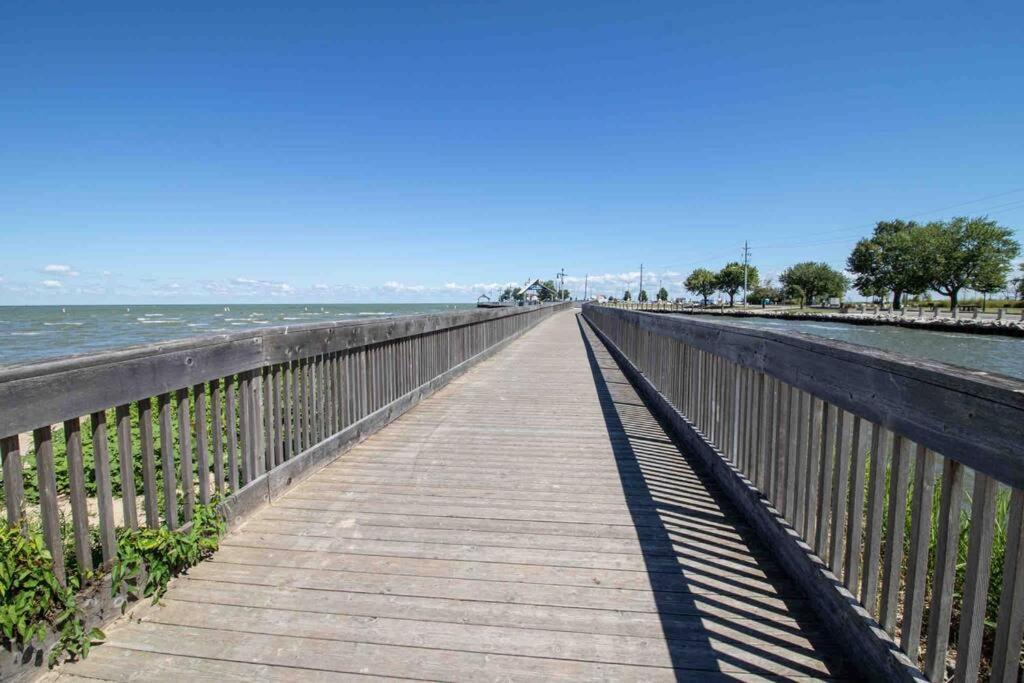2 Bedroom Getaway On The River/Close To Marina Belle River Екстер'єр фото